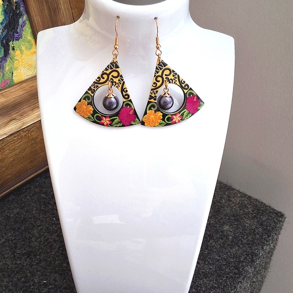 💥SALE💥NEW Multicolored Flowered Dangle Earrings - Picture 6 of 6